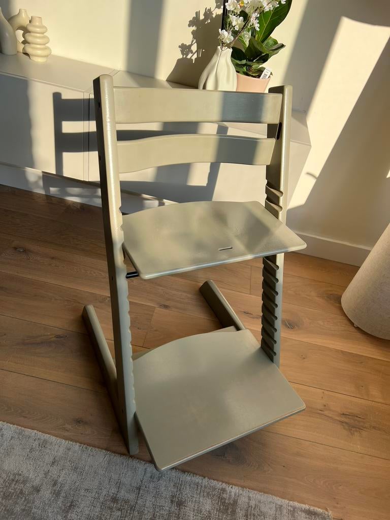 Stokke Tripp Trapp Taupe Grijs - Lichte sporen van gebruik, Kinderen en Baby's, Kinderstoelen, Ophalen of Verzenden, Zo goed als nieuw
