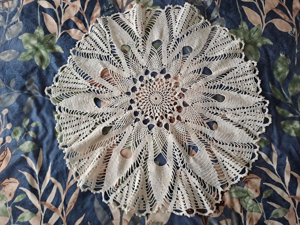 Vintage rond gehaakt kleedje 60 cm., 50 tot 100 cm, Rond, Zo goed als nieuw, N.v.t