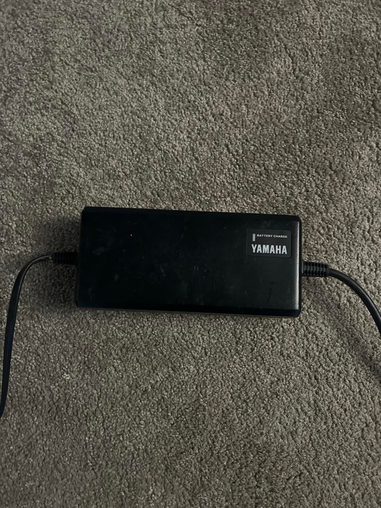 Yamaha oplader PASC10 XOS-10, Fietsen en Brommers, Ophalen of Verzenden, Gebruikt
