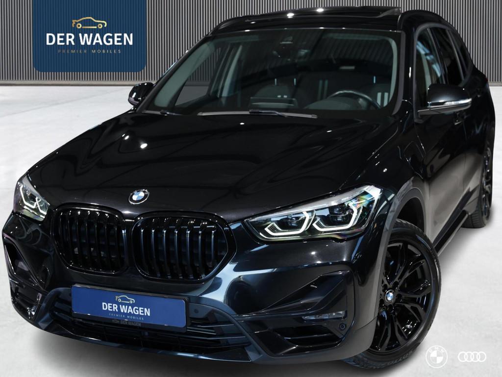 BMW X1 xDr25e SPORTLINE BLACK ED / PANODAK / HEADUP / TREKHA, Auto's, BMW, Met garantie (alle), Leder en Stof, Zwart, Bedrijf