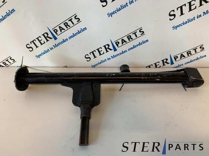 Krik van een Mercedes E-Klasse, Auto-onderdelen, Overige Auto-onderdelen, Mercedes-Benz, Gebruikt, 3 maanden garantie, Ophalen of Verzenden