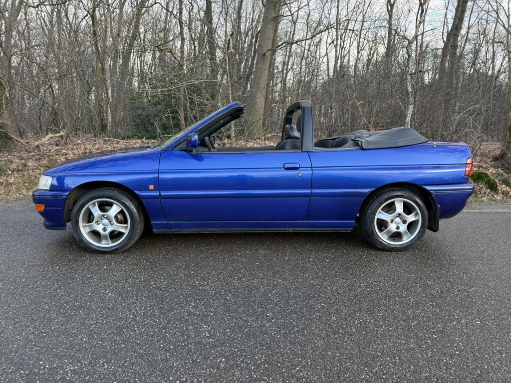 Ford Escort Cabrio 1.8 XR3i (bj 1993), Auto's, Oldtimers, Voorwielaandrijving, Cabriolet, Blauw, 1796 cc