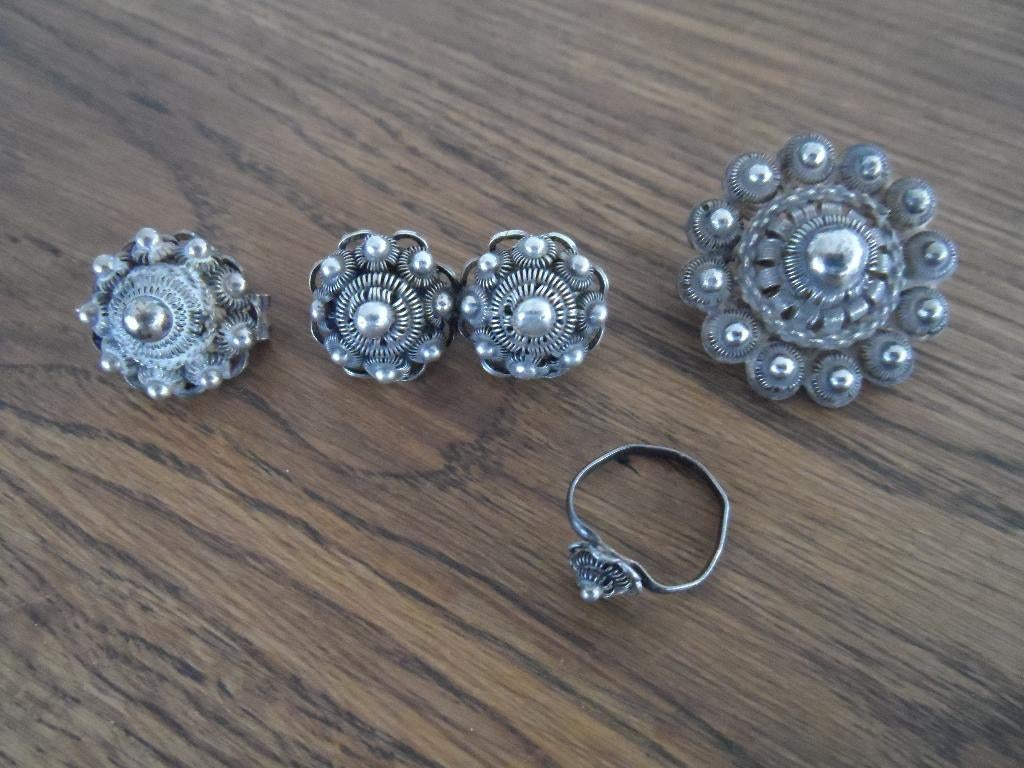 Broches - Zeeuwse knop., Ophalen of Verzenden, Zo goed als nieuw, Zilver, Overige materialen