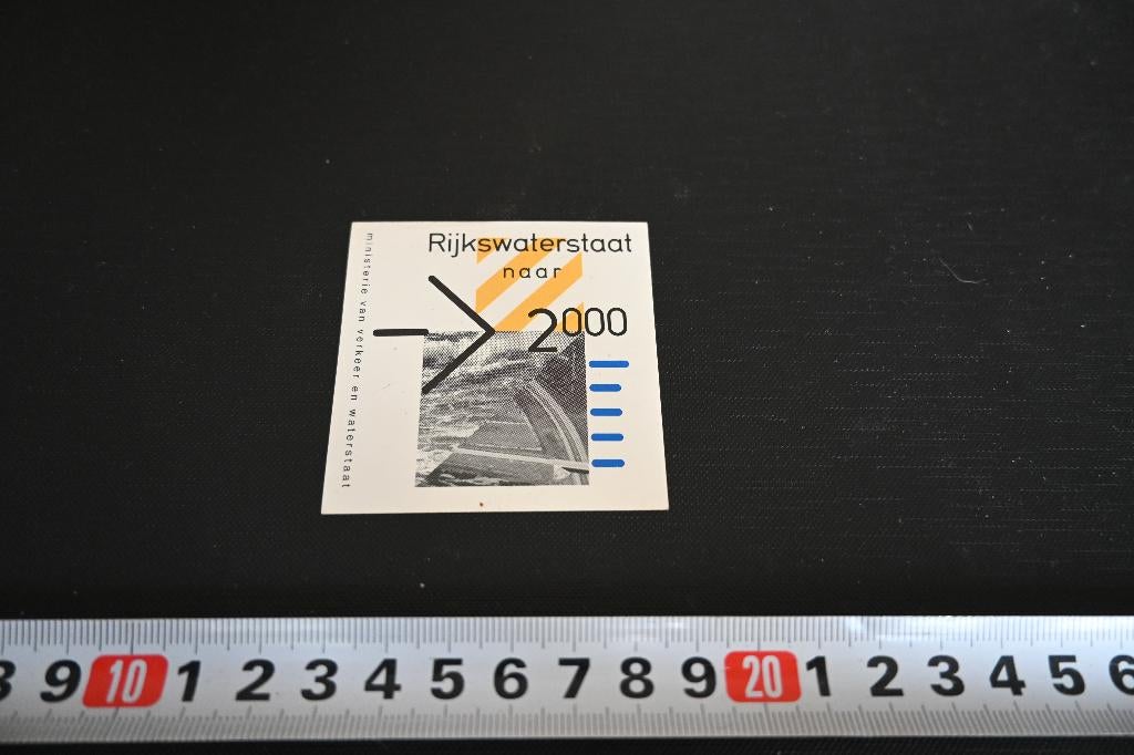 sticker Rijkswaterstaat naar 2000, Ophalen, Zo goed als nieuw