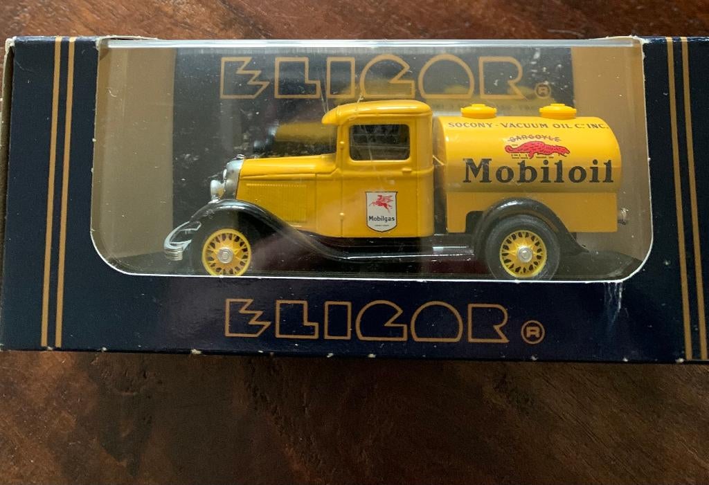 Te koop modelauto Ford V8 1934 Citerne A Essence Mobil Oil, Ophalen of Verzenden, Nieuw, Auto's