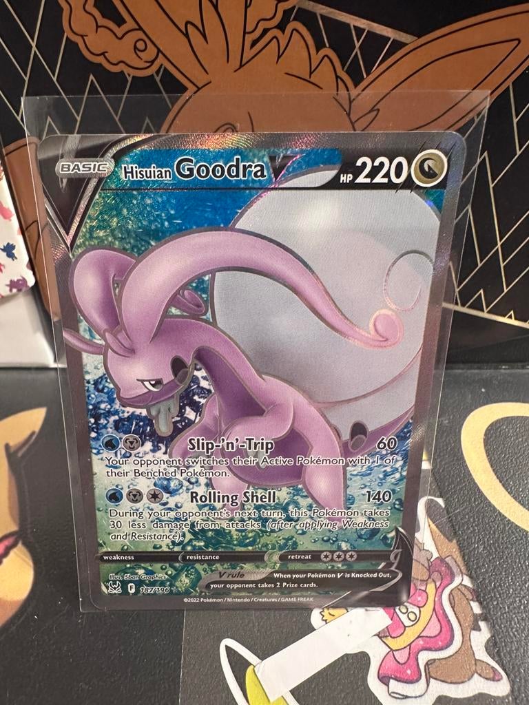 Hisuian Goodra V (LOR 187), Ophalen of Verzenden, Nieuw, Losse kaart, Foil
