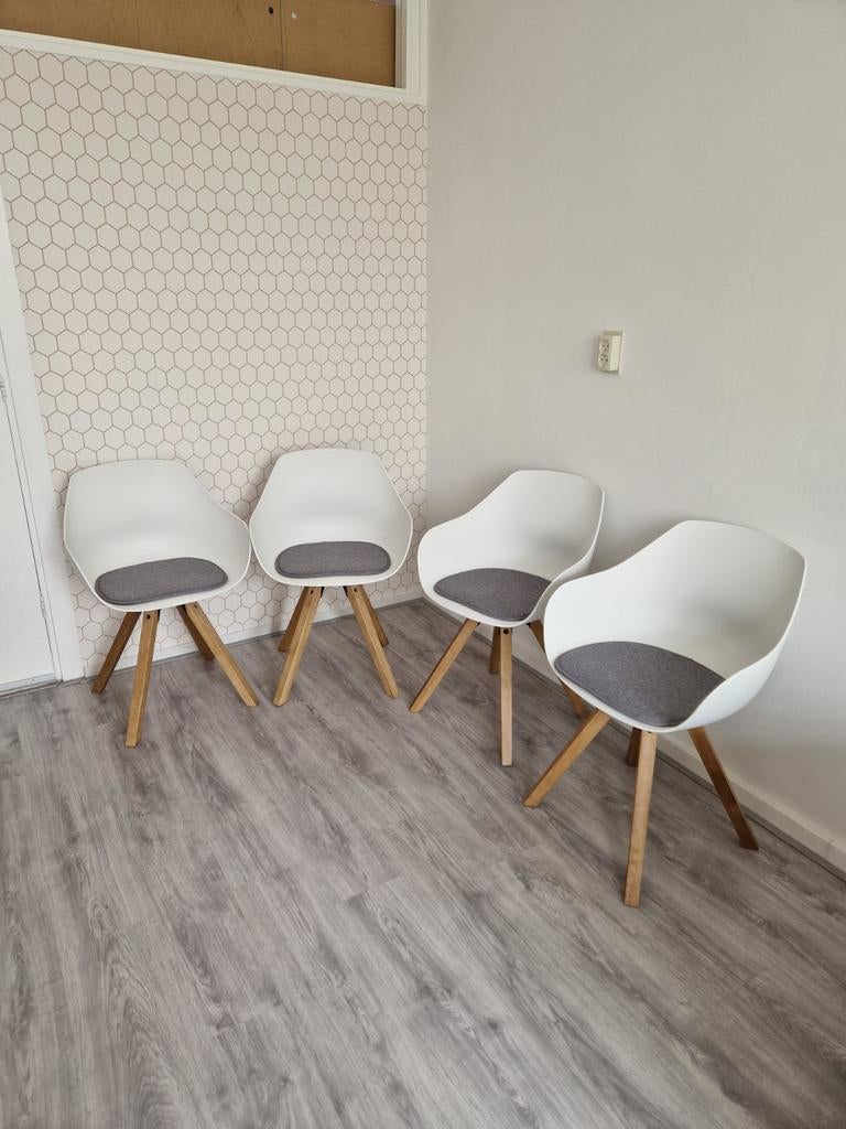 Eetkamerstoellen  Liza wit (Scandinavisch design) 4st, Wit, Scandinavisch, Zo goed als nieuw, Vier