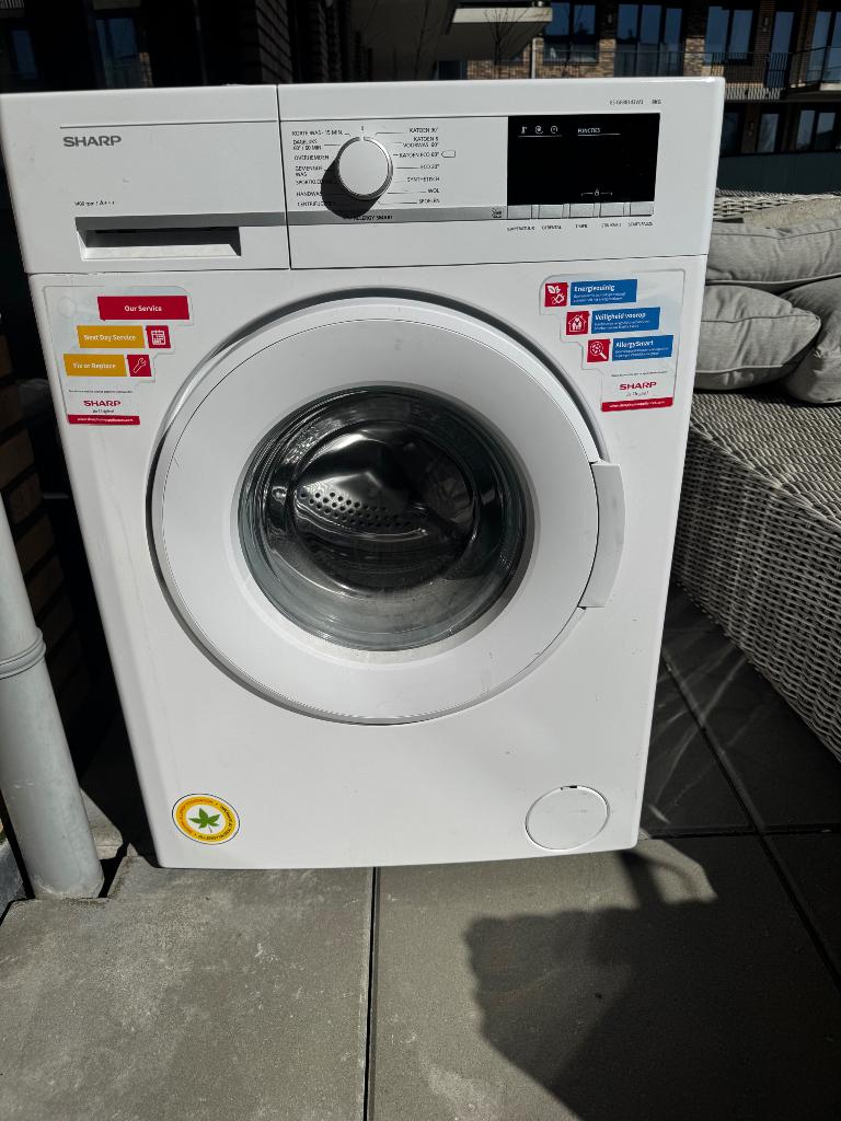 Goed werkende wasmachine van Sharp, Ophalen, Zo goed als nieuw, Voorlader, 85 tot 90 cm