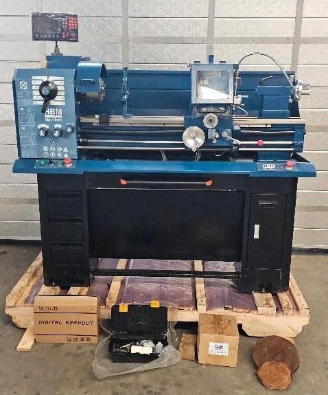 HBM 330 x 1000 DRO Metaaldraaibank - 400 Volt - 1,5 KW, Doe-het-zelf en Verbouw, Draaibanken, Ophalen, Zo goed als nieuw, Metaaldraaibank