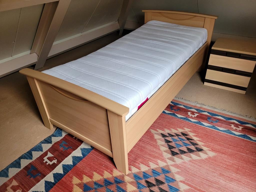 Compleet eenpersoonsbed, matras, lattenbodem en ledikant, Ophalen, 90 cm, Eenpersoons, Bruin