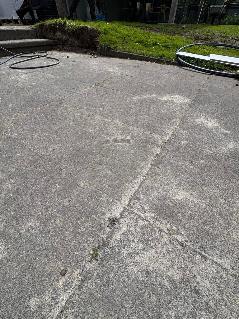 Verdien 50 euro - betonnen terrastegels 30m - < 3 dagen, Gebruikt, Ophalen of Verzenden, 10 m² of meer, Beton