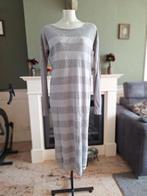 Moscow grijs gestreepte lange jurk S, Kleding | Dames, Jurken, Verzenden, Maat 42/44 (L), Moscow, Knielengte