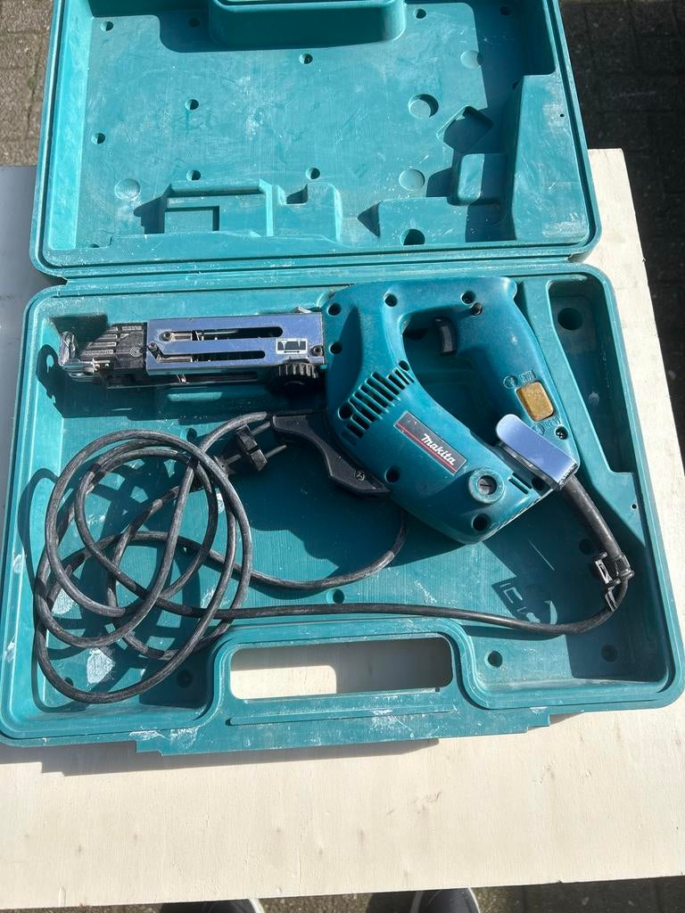 Makita 6832 Bandschroefmachine - Gebruikt, in koffer, Doe-het-zelf en Verbouw, Gereedschap | Overige machines, Ophalen, Gebruikt