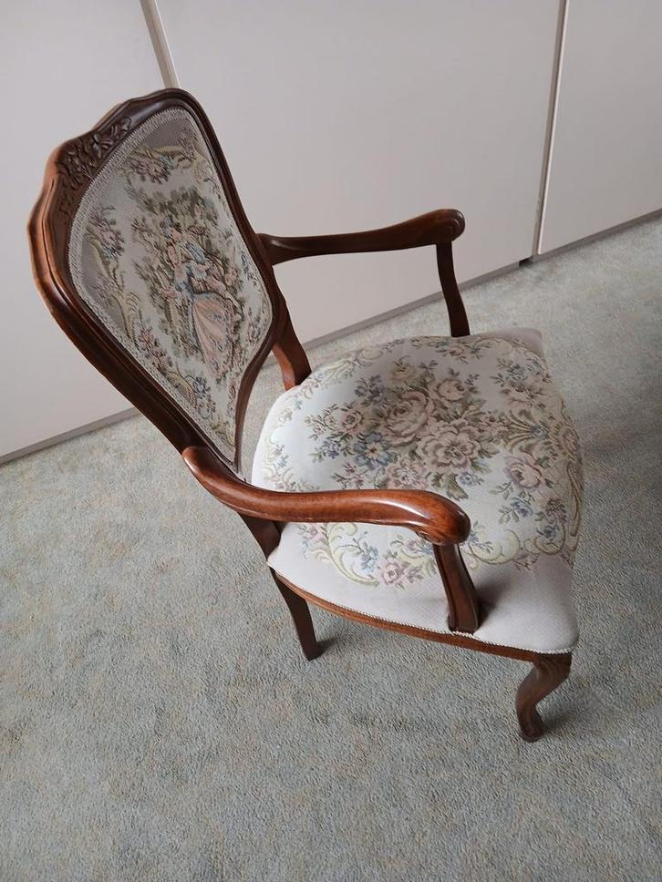 Zeer nette Fauteuil In Queen Ann Of Louis Xvi Stijl, Huis en Inrichting, Fauteuils, Stof, 50 tot 75 cm, Minder dan 75 cm, Ophalen