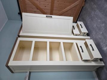 2 sta kasten 200x70cm beschikbaar voor biedingen