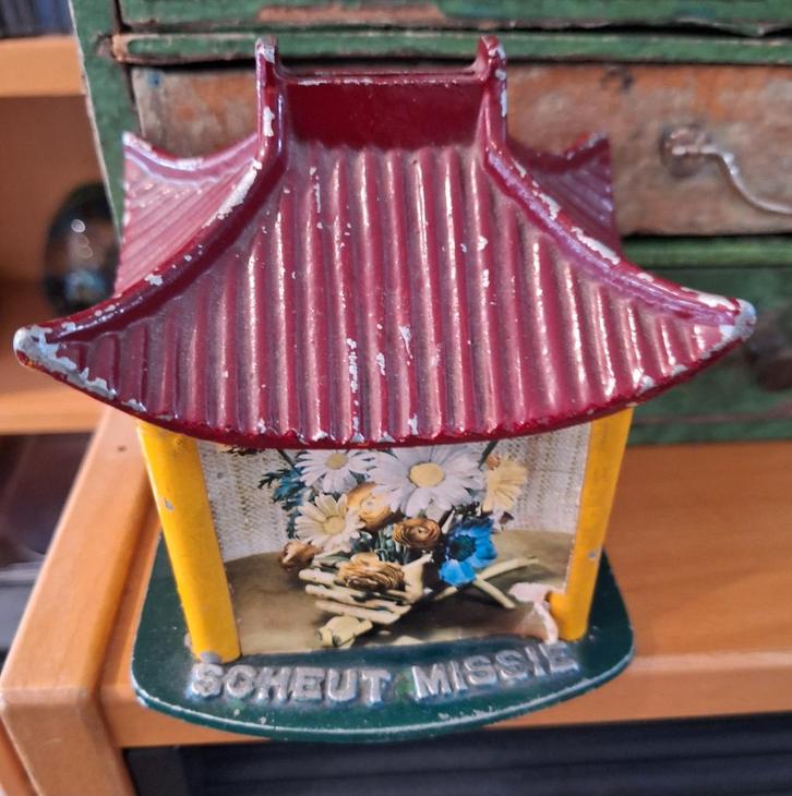 gietijzeren spaarpot - Scheut Missie, Verzamelen, Spaarpotten, Gebruikt, Object of Gebouw, Overige materialen, Ophalen