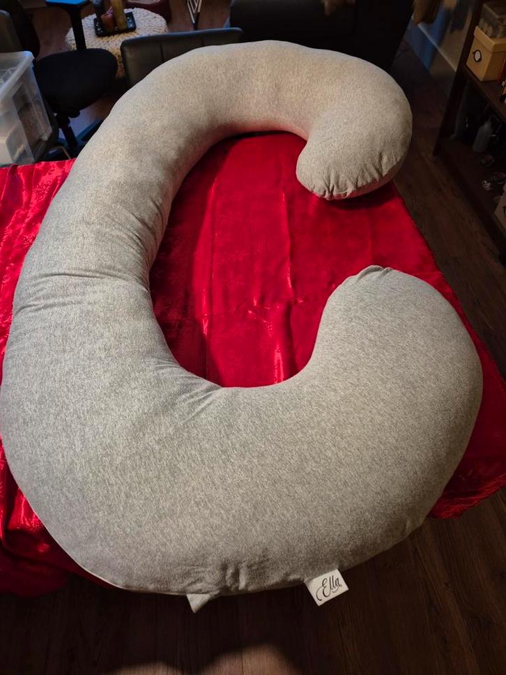Ella grijs voedingskussen / zwangerschapskussen, Huis en Inrichting, Woonaccessoires | Kussens, Zo goed als nieuw, Ophalen