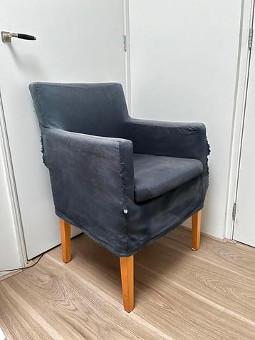 gratis eetkamer stoelen / fauteuils beschikbaar voor biedingen