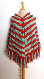 Handgemaakte groen/rode vrolijk poncho/omslagdoek, Verzenden, Zo goed als nieuw, Maat 38/40 (M), Groen