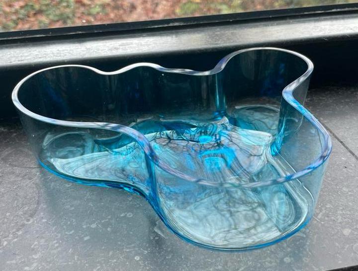 Iittala grote Alvar Aalto grote schaal lagoon blue 50x195mm, Huis en Inrichting, Woonaccessoires | Schalen en Manden, Zo goed als nieuw