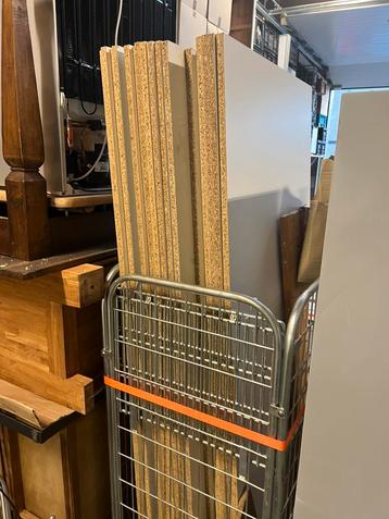 Gratis af te halen wand panelen - boeken plank- houtenplank beschikbaar voor biedingen