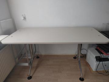 Vitra Ad Hoc Slinger Bureau 160cmx80cm + alu desktop berging beschikbaar voor biedingen