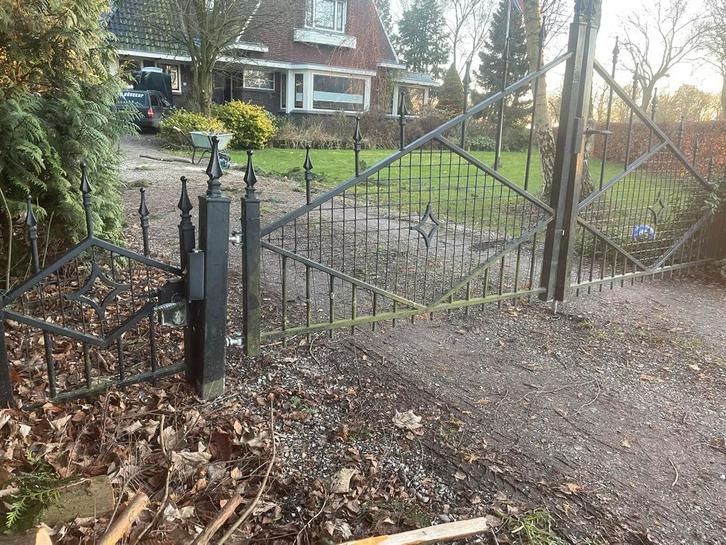 Gecoate dubbele sierpoort met loophek met Slot 420cm / 330cm, Tuin en Terras, Tuinpoorten, Zo goed als nieuw, Draaipoort, IJzer