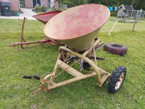 Getrokken kunstmeststrooier, Dieren en Toebehoren, Paarden en Pony's | Overige Paardenspullen, Gebruikt, Overige soorten, Ophalen