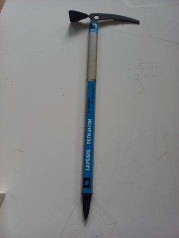 LAPRADE DESMAISON IJsbijl beschikbaar voor biedingen