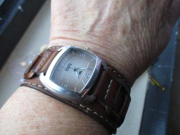 lederen roots horloge beschikbaar voor biedingen