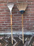 2 kinderharken. Lengte 1 meter. Koopje €2,00, Ophalen, Gebruikt, Overige soorten
