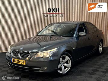 BMW 5-serie 523i LCI Executive AUT APK-6/2026 NAVI FACELIFT beschikbaar voor biedingen