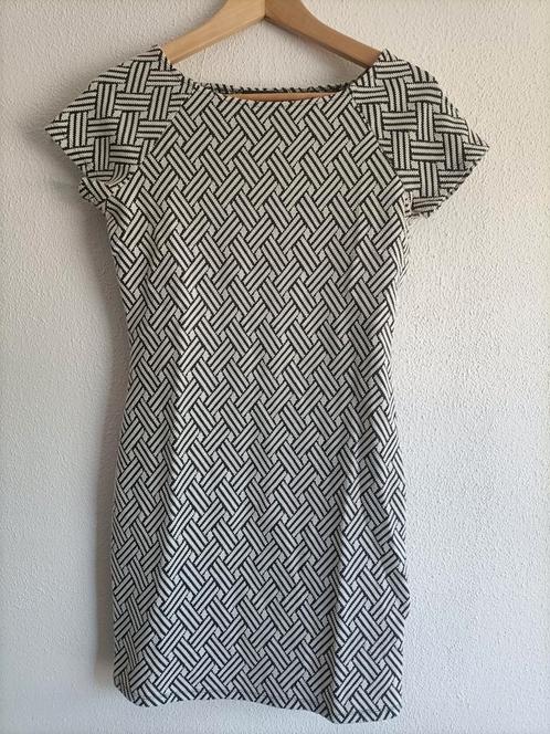Jurkje wit zwart patroon Mango M, Kleding | Dames, Jurken, Gedragen, Maat 38/40 (M), Wit, Boven de knie, Ophalen