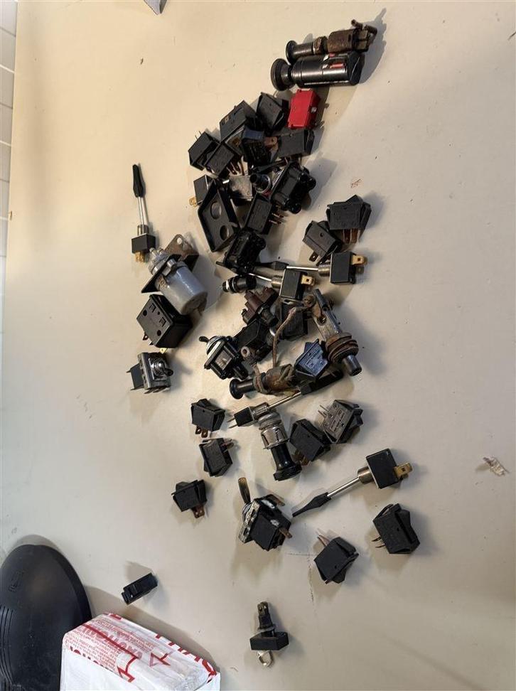 partij klassieke autoschakelaars sigarettenaansteker ruitens, Auto diversen, Auto-accessoires, Gebruikt, Ophalen of Verzenden