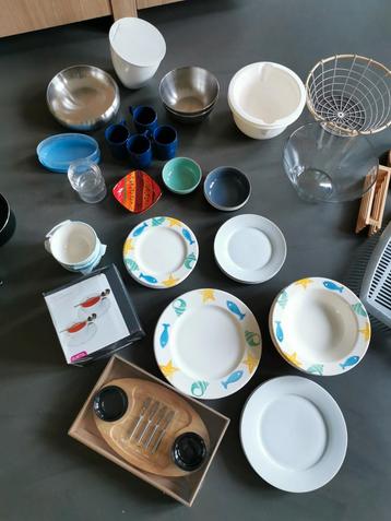 Mix van servies en keukenbenodigdheden, leuke starterset beschikbaar voor biedingen
