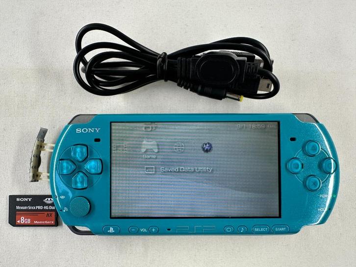 Playstation Portable Turquiose PSP-3004 (leest matig discs), Spelcomputers en Games, Spelcomputers | Sony PSP, Zo goed als nieuw
