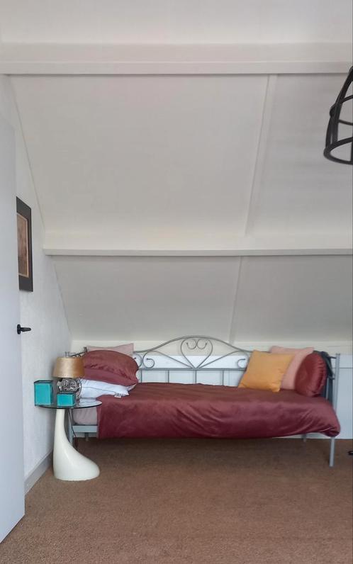 Zwijndrecht te huur ruime kamer van 18m2., Huizen en Kamers, Kamers te huur