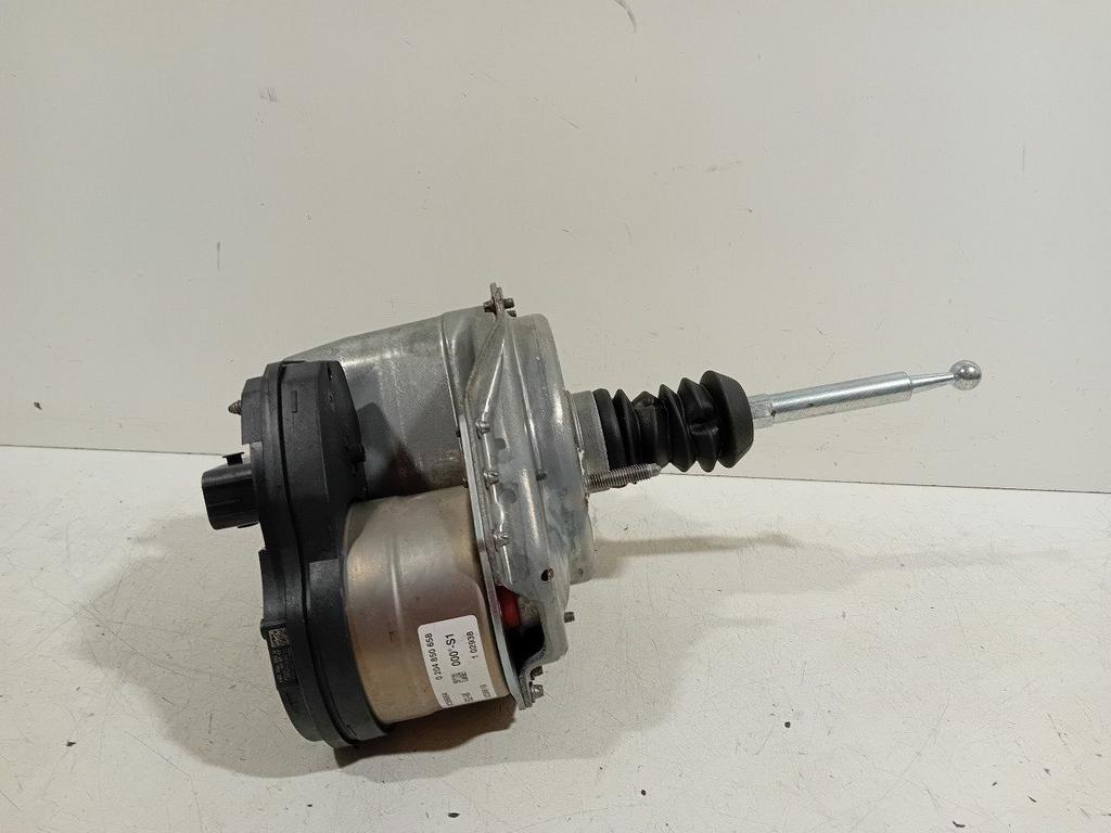 Rembekrachtiger Volkswagen Golf, Auto-onderdelen, Remmen en Aandrijving, Volkswagen, Gebruikt, Herkomst onderdeel bekend, 12 maanden garantie