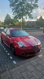 Alfa Romeo Giulietta 1.750 TBI AUT 2016 Rood, Auto's, Alfa Romeo, Automaat, Euro 5, 15 km/l, 4 cilinders