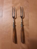 twee antieke vleesvorkjes, Ophalen