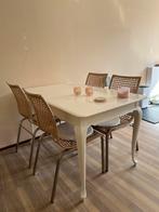 Brocante witte tafel met rieten stoelen, Huis en Inrichting, Tafels | Eettafels, 50 tot 100 cm, Gebruikt, Rechthoekig, Ophalen