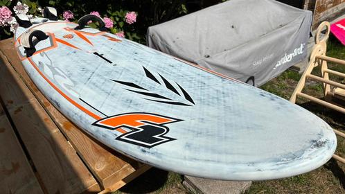 F2 SX Small 90l slalom & Loft Racingblade 5.6, Watersport en Boten, Windsurfen, Gebruikt, Plank, Minder dan 250 cm, Met vin(nen)