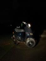 Piaggio zip type 3, Fietsen en Brommers, Scooters | Piaggio, Tweetakt, Ophalen of Verzenden, Zo goed als nieuw, Maximaal 25 km/u