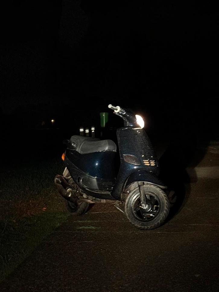 Piaggio zip type 3, Fietsen en Brommers, Scooters | Piaggio, Zo goed als nieuw, Zip, Maximaal 25 km/u, Tweetakt, Ophalen of Verzenden