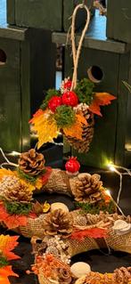 Herfstdecoratie met dennenappels en bladeren, Ophalen of Verzenden, Nieuw