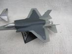 Twee heel verschillende model vliegtuigen kunststof/glas, Ophalen of Verzenden, Zo goed als nieuw, 1:72 tot 1:144, Overige merken
