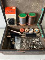 Oud Sigaren Kistje gevuld met allerhande fournituren, Hobby en Vrije tijd, Ophalen of Verzenden, Gebruikt