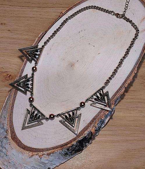 goudkleurige ketting driehoek hangers met kraaltjes, Sieraden, Tassen en Uiterlijk, Kettingen, Zo goed als nieuw, Overige materialen