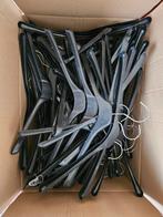 95 Zwarte Kledinghangers, Ophalen of Verzenden, Gebruikt, Kunststof, Volwassenen