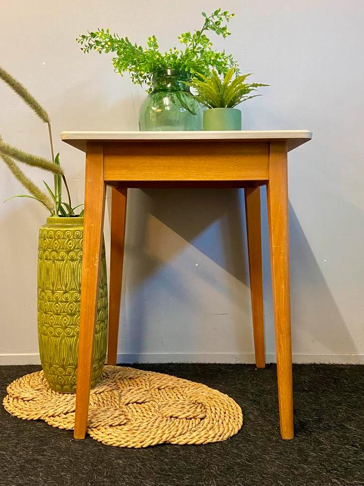 Vintage tafel jaren 50/60 beuken formica retro plantentafel, Huis en Inrichting, Tafels | Sidetables, Gebruikt, 50 tot 75 cm, 50 tot 100 cm